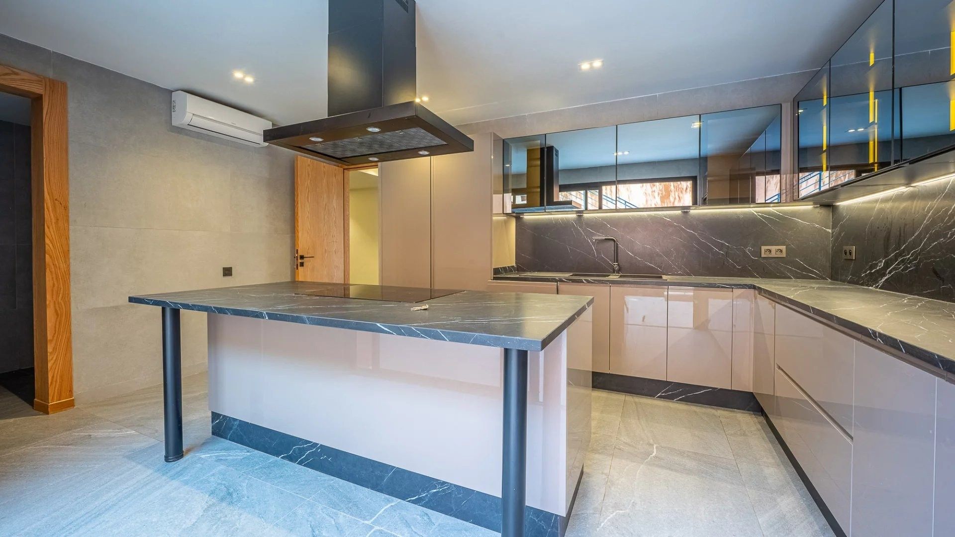 Louer Villa 8&nbsp;pièces 350&nbsp;m² Marrakech