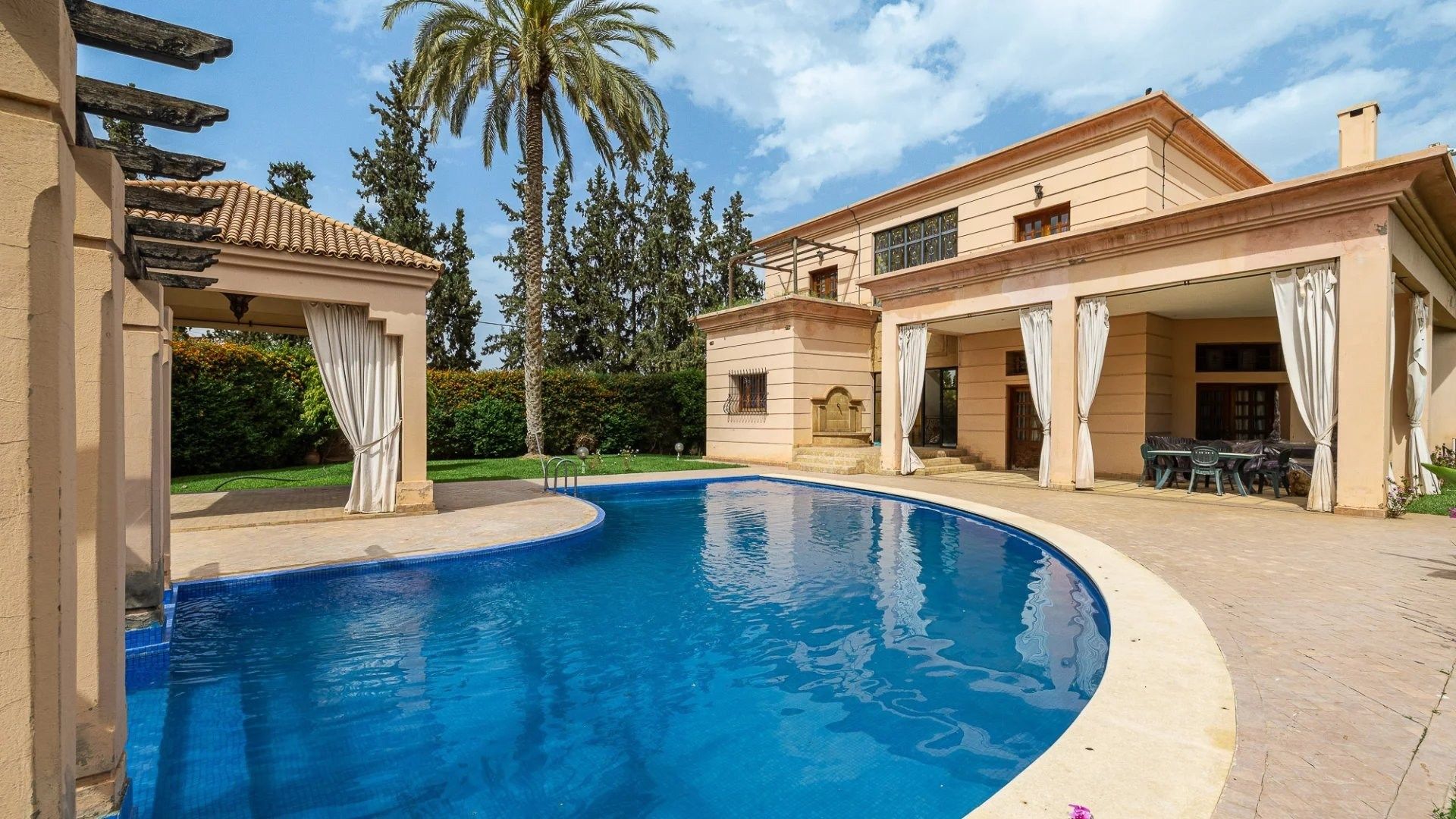 Buy Villa 15&nbsp;rooms 1512&nbsp;m² Marrakech