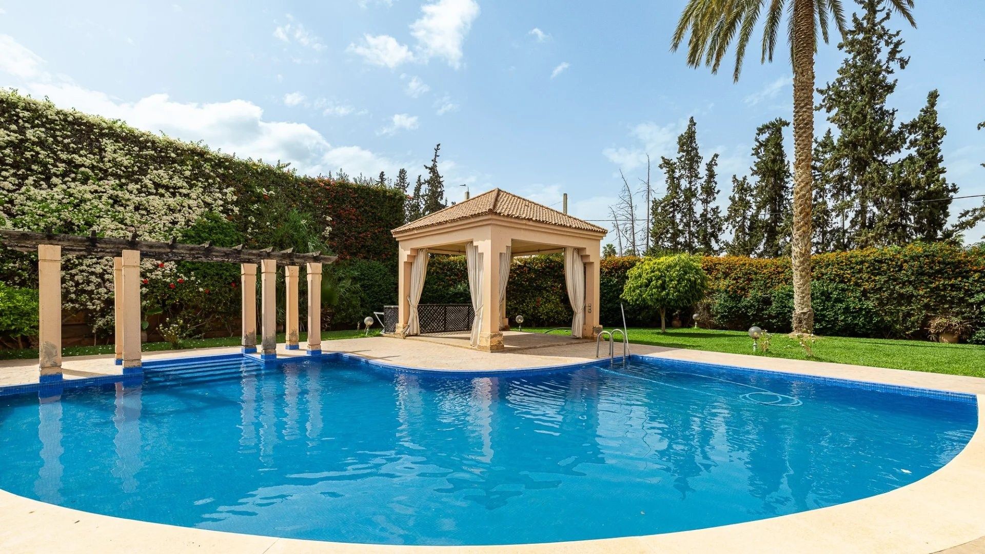 Buy Villa 15&nbsp;rooms 1512&nbsp;m² Marrakech