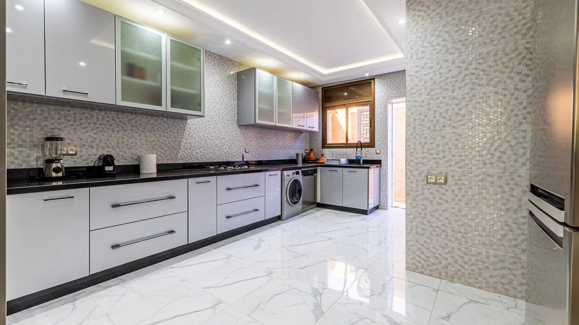 Rent Villa 6&nbsp;rooms 220&nbsp;m² Marrakech