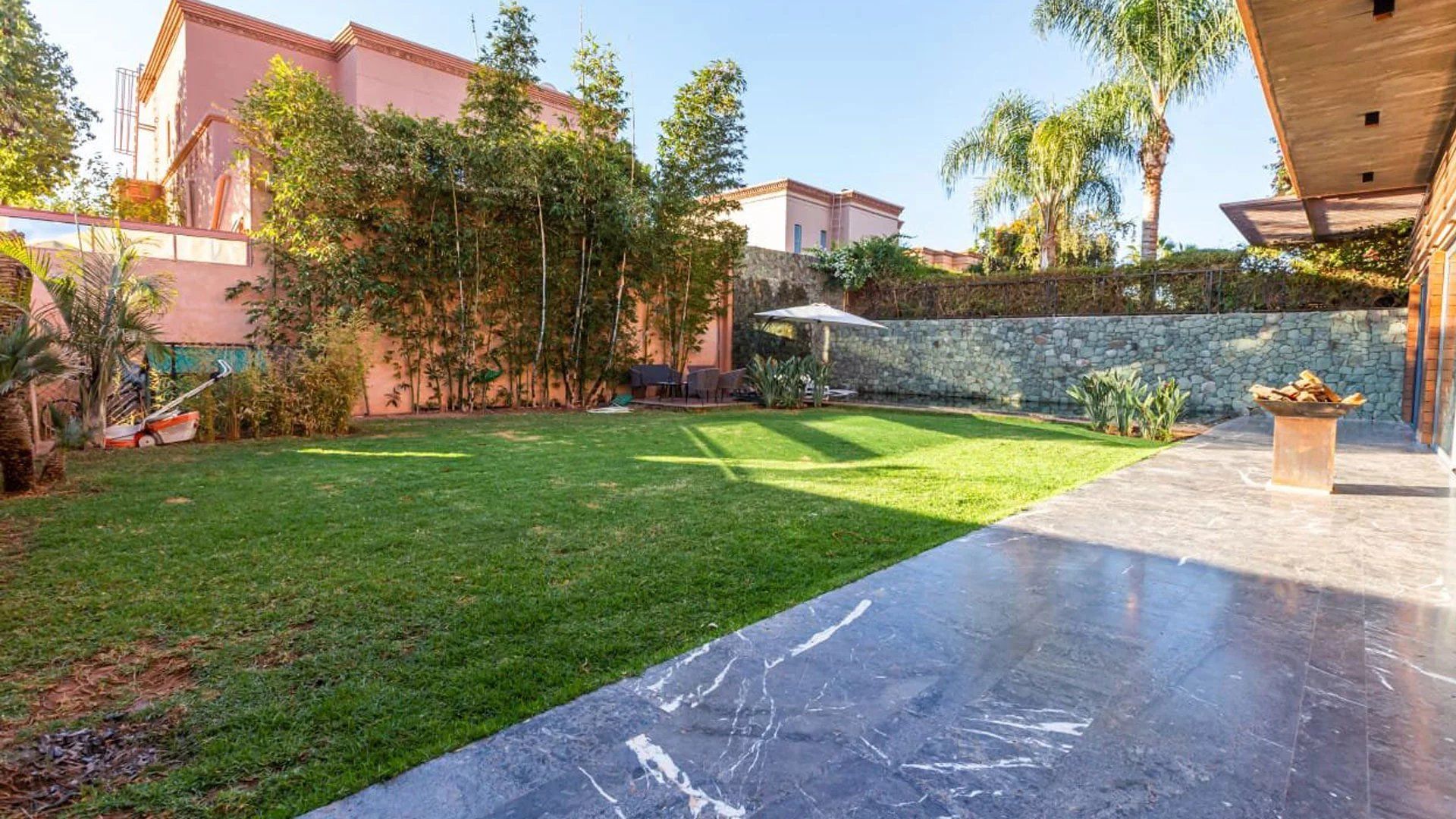 Louer Villa 5&nbsp;pièces 350&nbsp;m² Marrakech