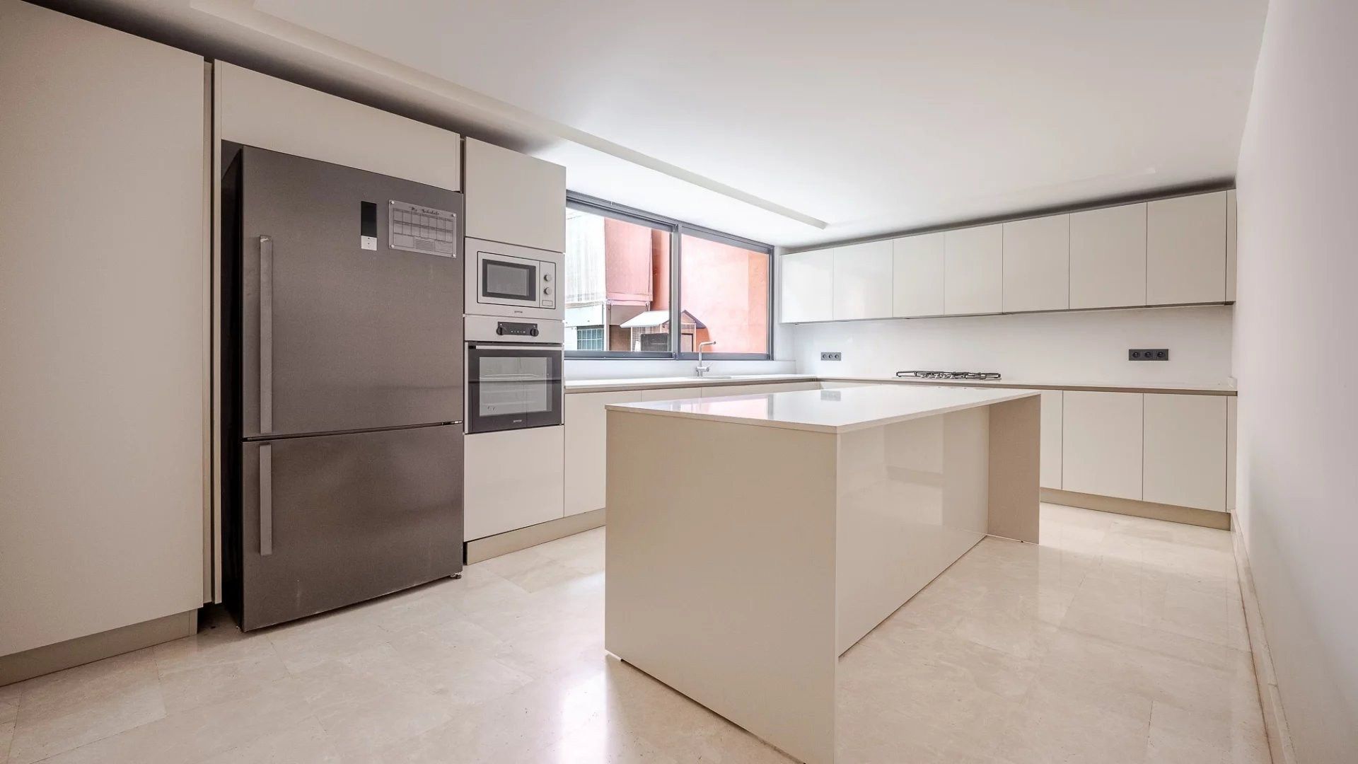 Rent Apartment 6&nbsp;rooms 900&nbsp;m² Marrakech