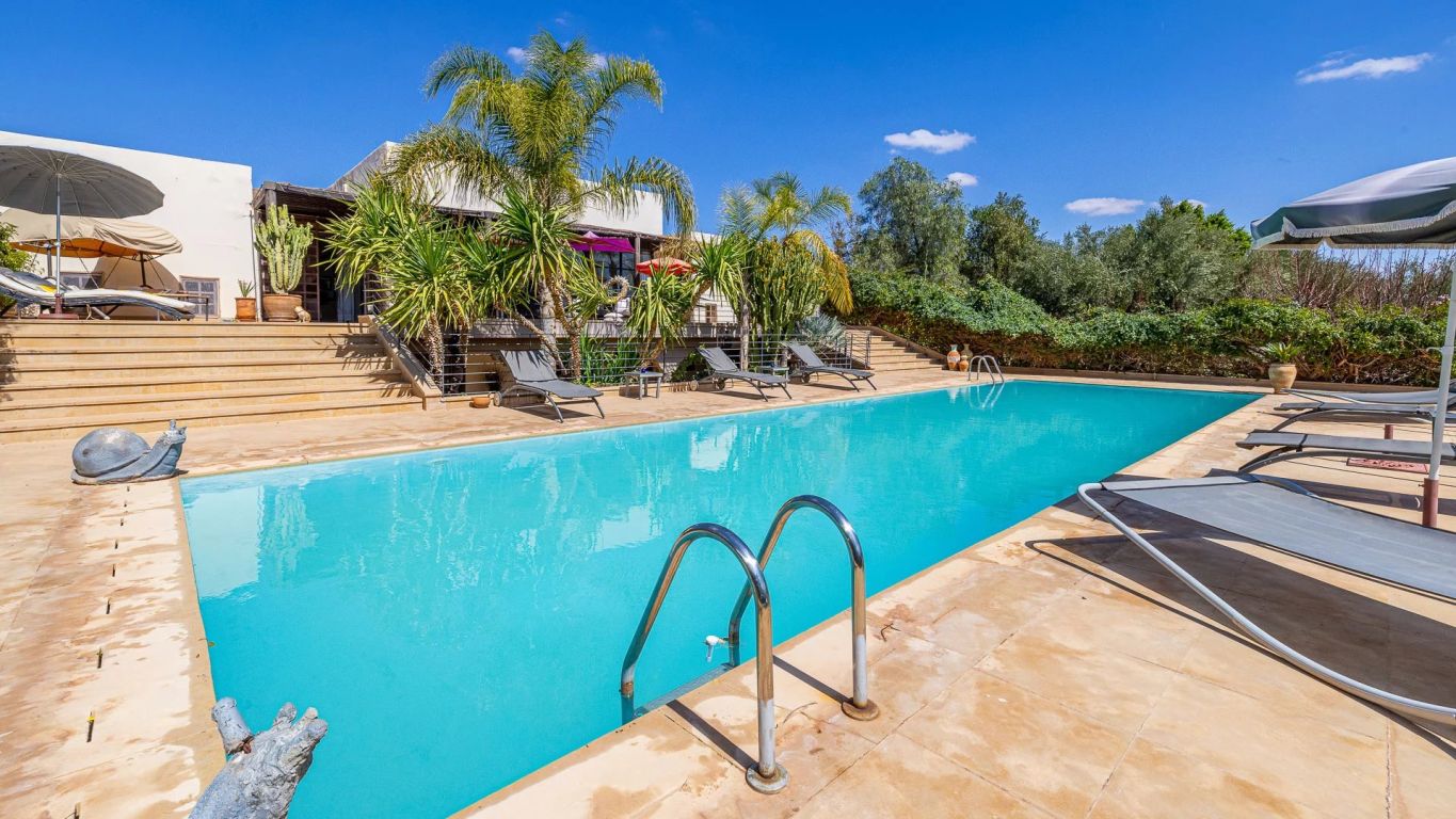 villa 9 rooms for sale on Marrakech (40000) - See details