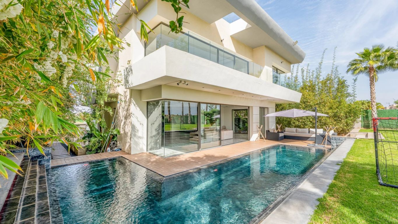 villa 8 rooms for sale on Marrakech (40000) - See details