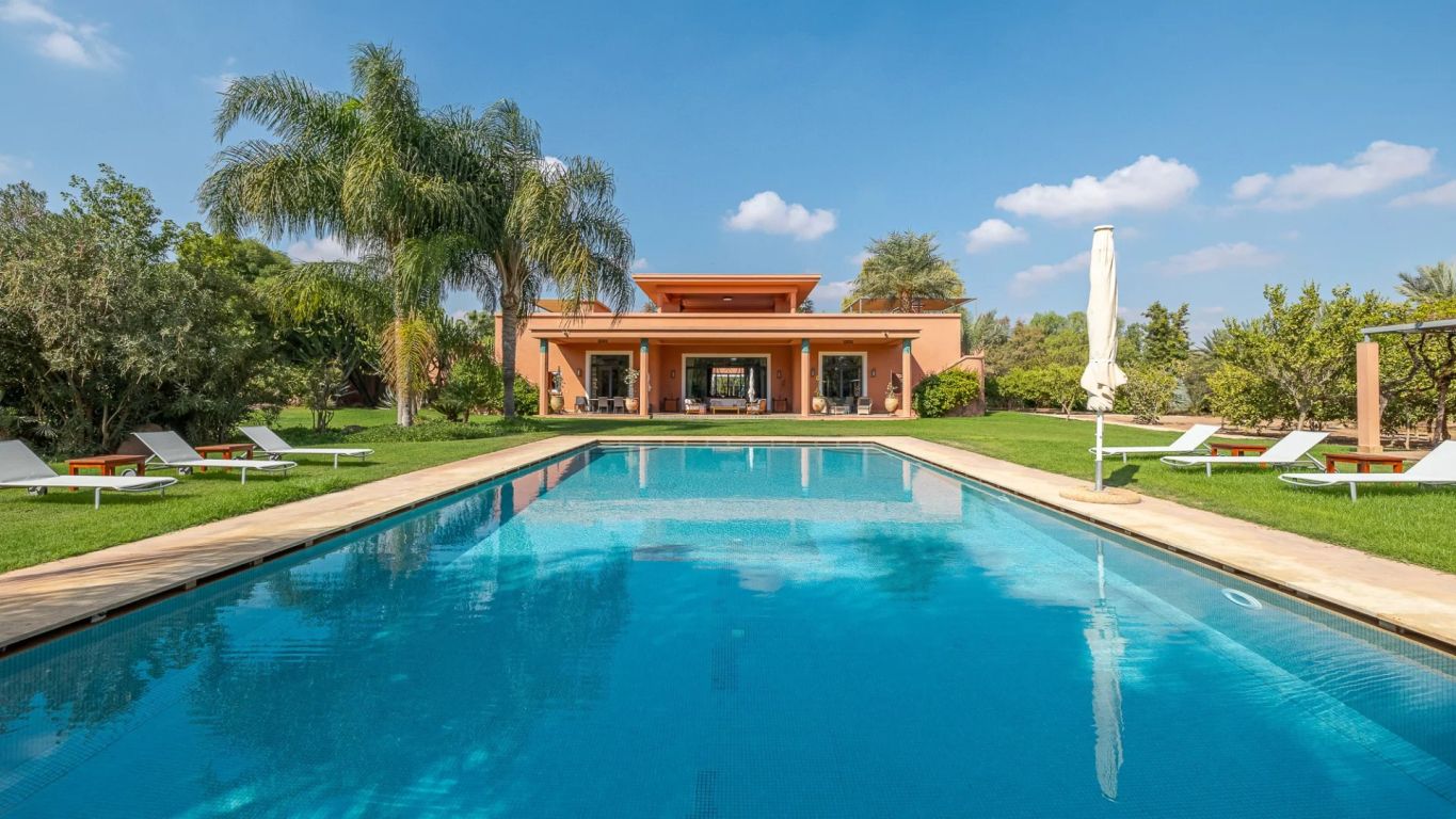 villa 8 rooms for sale on Marrakech (40000) - See details