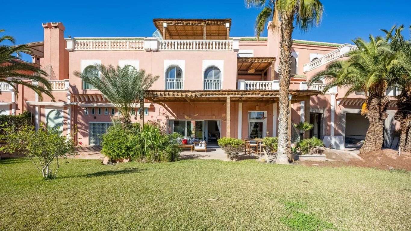 villa 10 rooms for sale on Marrakech (40000) - See details