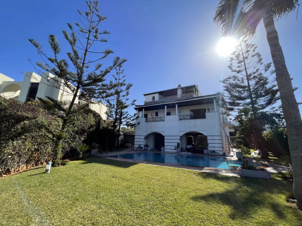 Rent Villa 9 rooms 760 m² Casablanca
