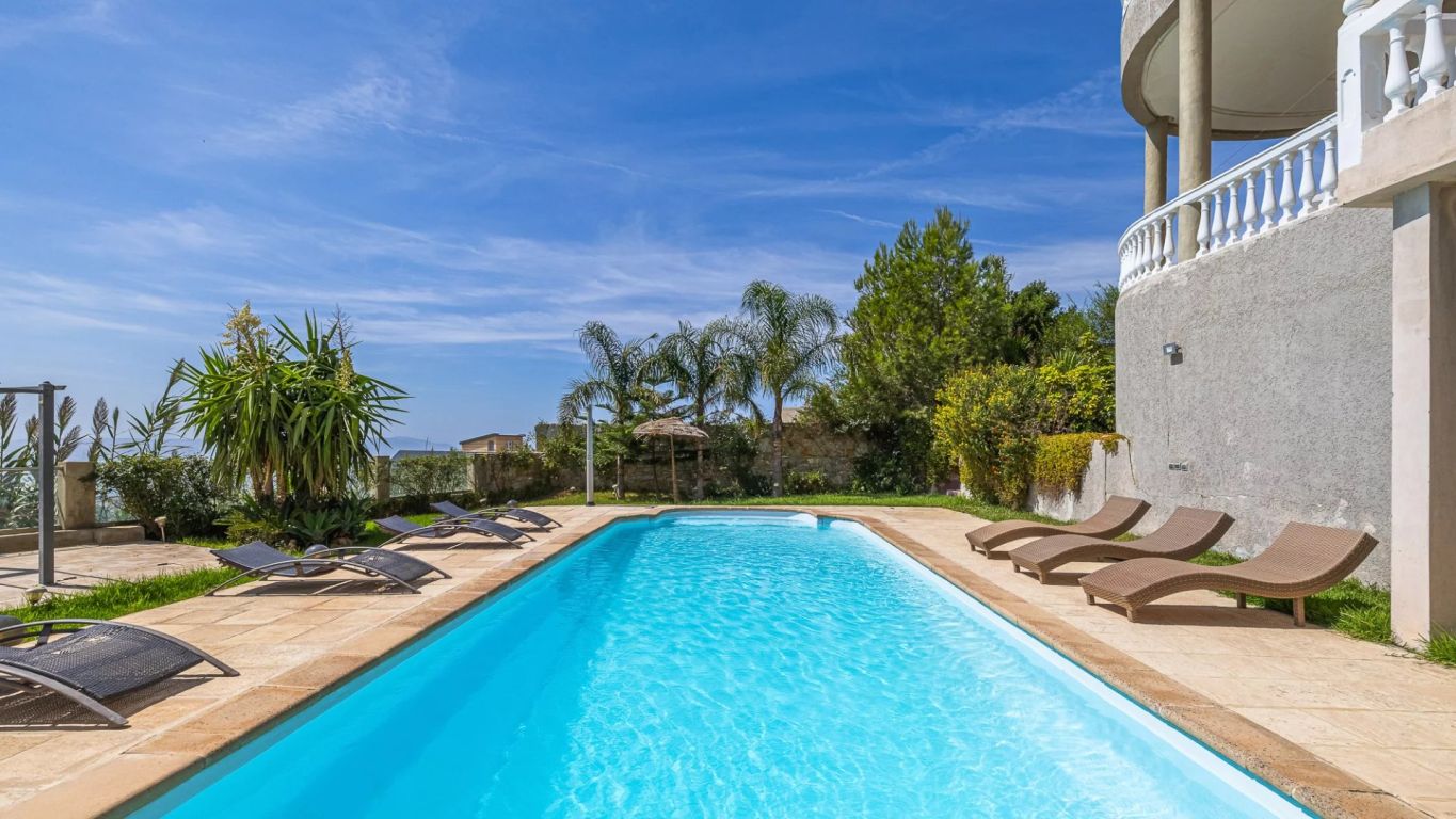 villa 10 rooms for sale on Tanger (90000) - See details