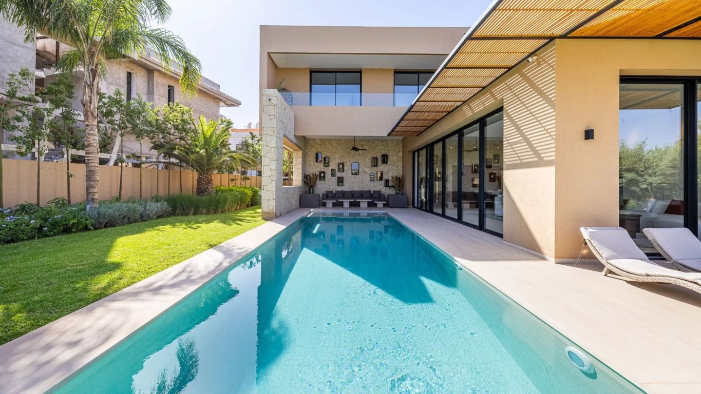 villa 8 rooms for sale on Marrakech (40000) - See details