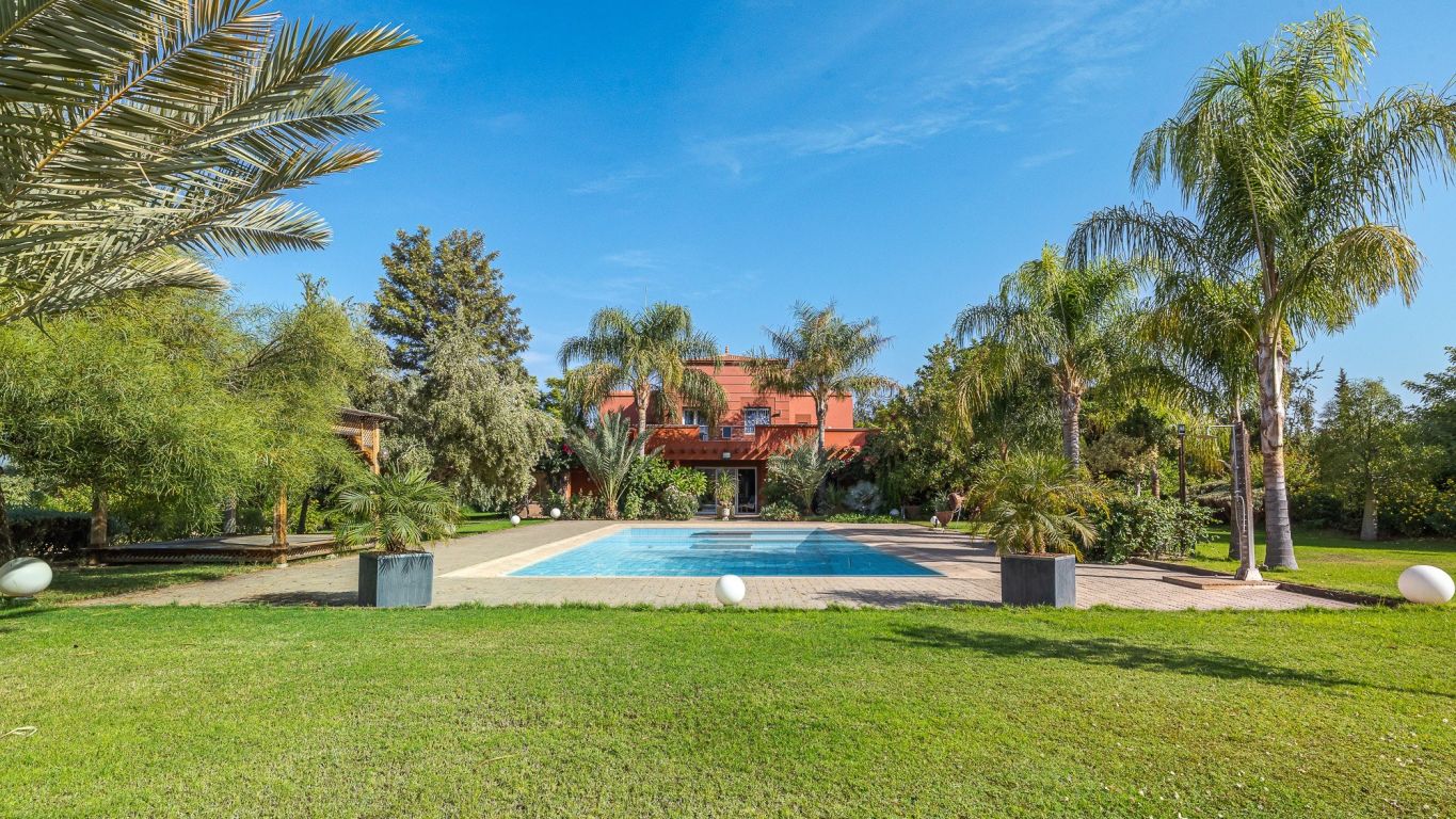 villa 9 rooms for sale on Marrakech (40000) - See details