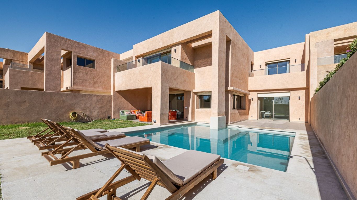 villa 8 rooms for rent on Marrakech (40000) - See details