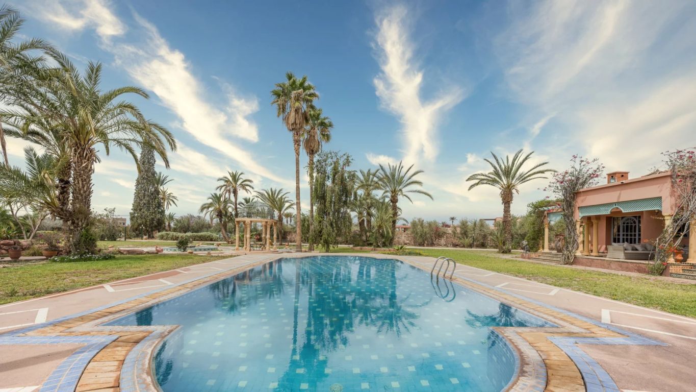 villa 6 rooms for sale on Marrakech (40000) - See details