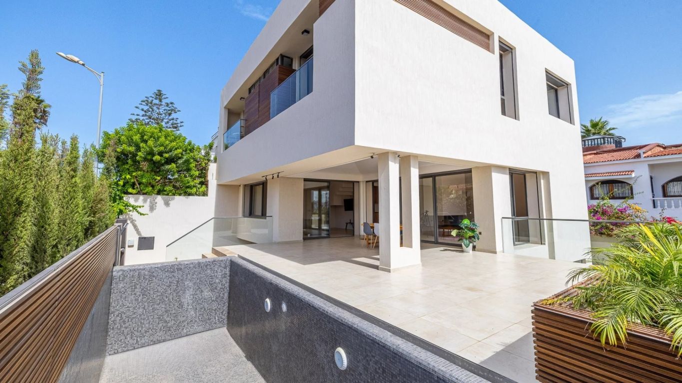 villa 7 rooms for rent on El Harhoura (12014) - See details