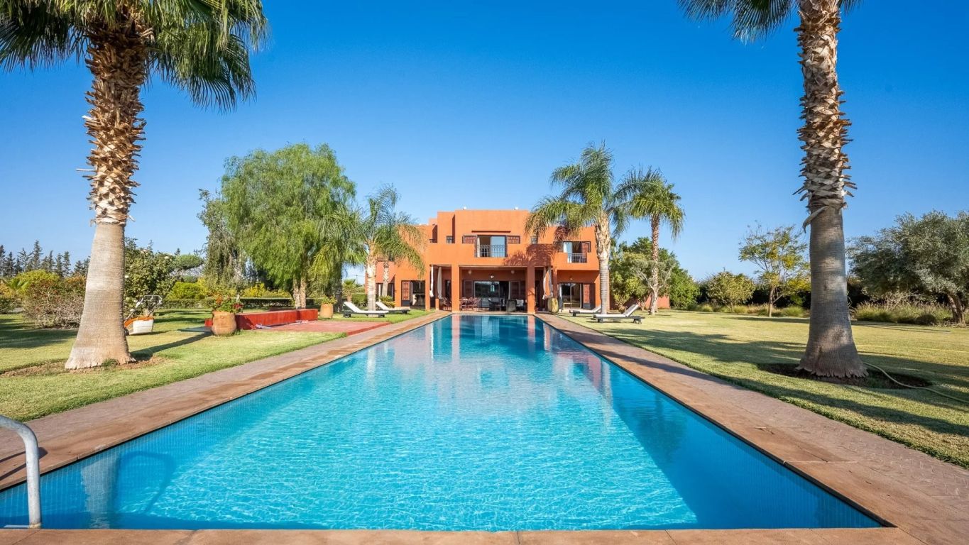 villa 8 rooms for sale on Marrakech (40000) - See details