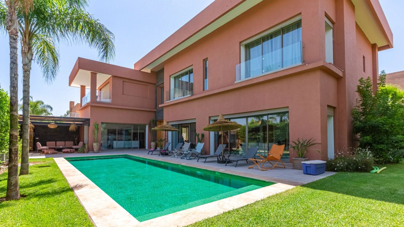 villa 8 rooms for sale on Marrakech (40000) - See details