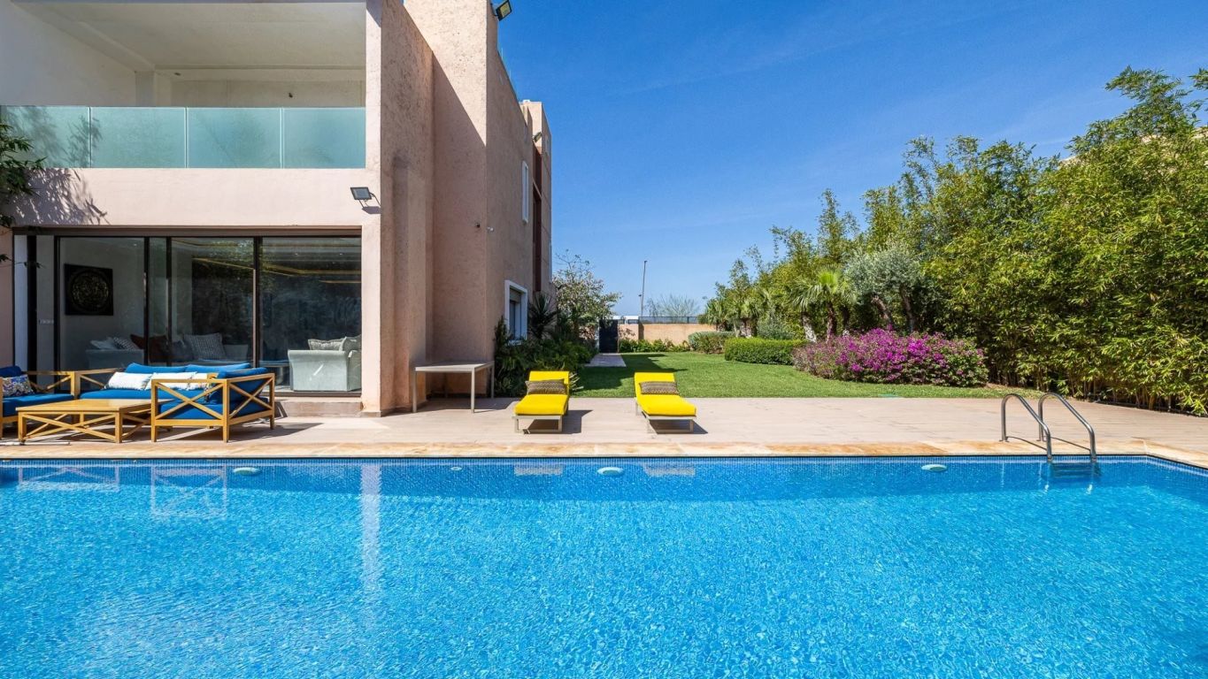 villa 6 rooms for rent on Marrakech (40000) - See details