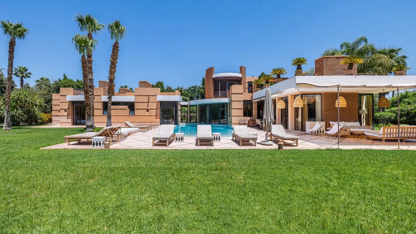 villa 8 rooms for sale on Marrakech (40000) - See details