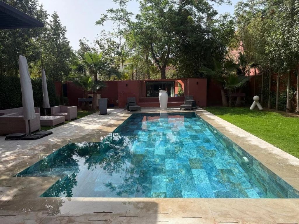 villa 6 rooms for rent on Marrakech (40000) - See details